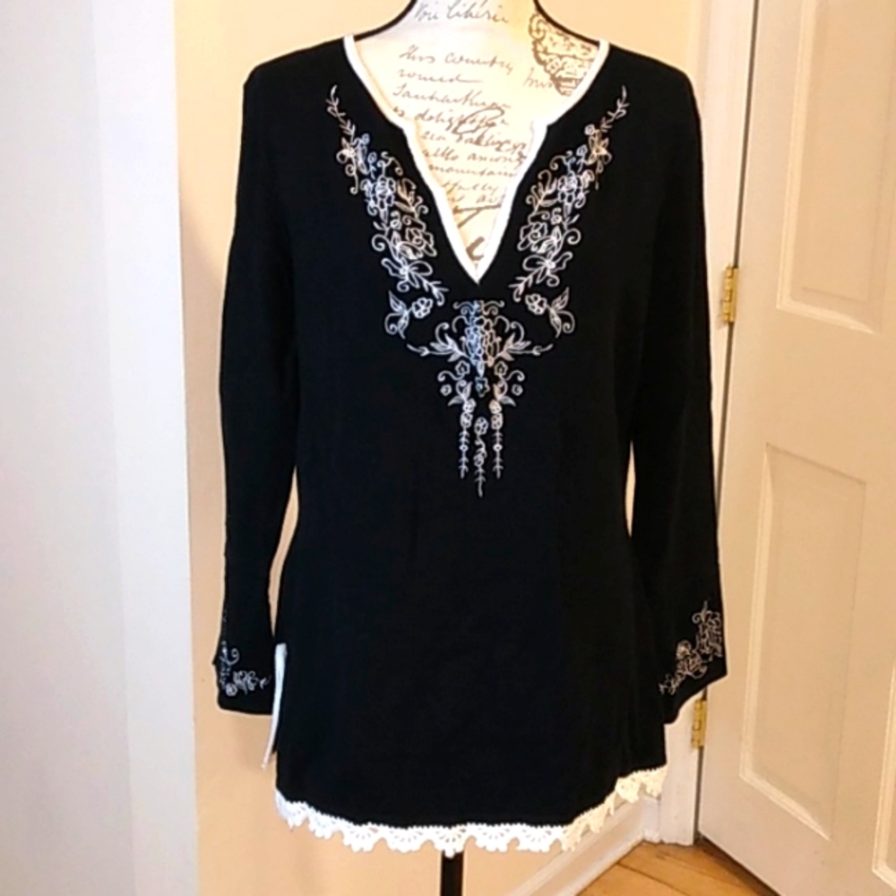Capri emboidered black top size Large